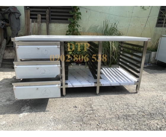 BÀN THAO TÁC CÓ 6 HỌC KÉO VÀ KỆ RACK