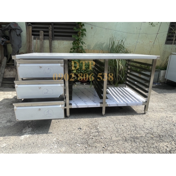 BÀN THAO TÁC CÓ 6 HỌC KÉO VÀ KỆ RACK